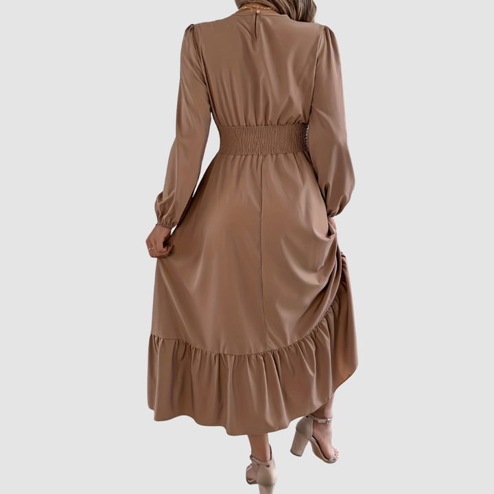 ISOLA LANE | LAIVASTONSININEN RÖYHEÄ MIDI-MEKKO" can be rewritten as:

"ISOLA LANE | Laivastonsininen Röyhelö MIDI-Mekko