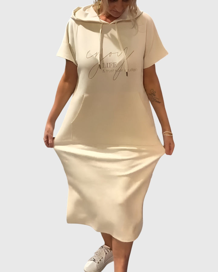 "Marlowe™ | Rentoa Huppumekkoa" can be rewritten as "Marlowe™ | Casual Hoodie Dress".